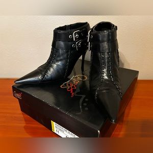 Carlos Santana black leather low boots-11M